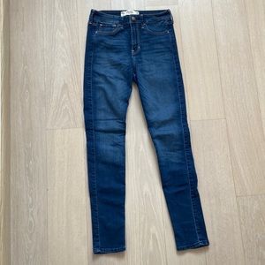 Hollister Super Skinny High Rise 3S W26 L29